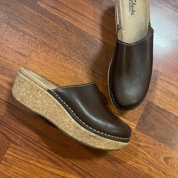 Retro Brown Leather Mules/Clogs by Clarks…. - Picture 2 of 4